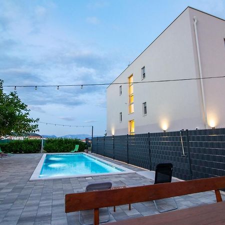 Apartments Bulli Trogir Bagian luar foto