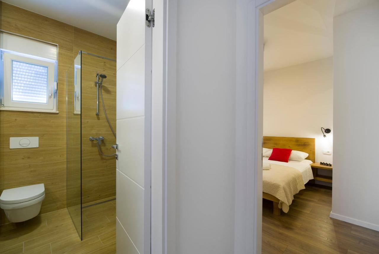 Apartments Bulli Trogir Bagian luar foto