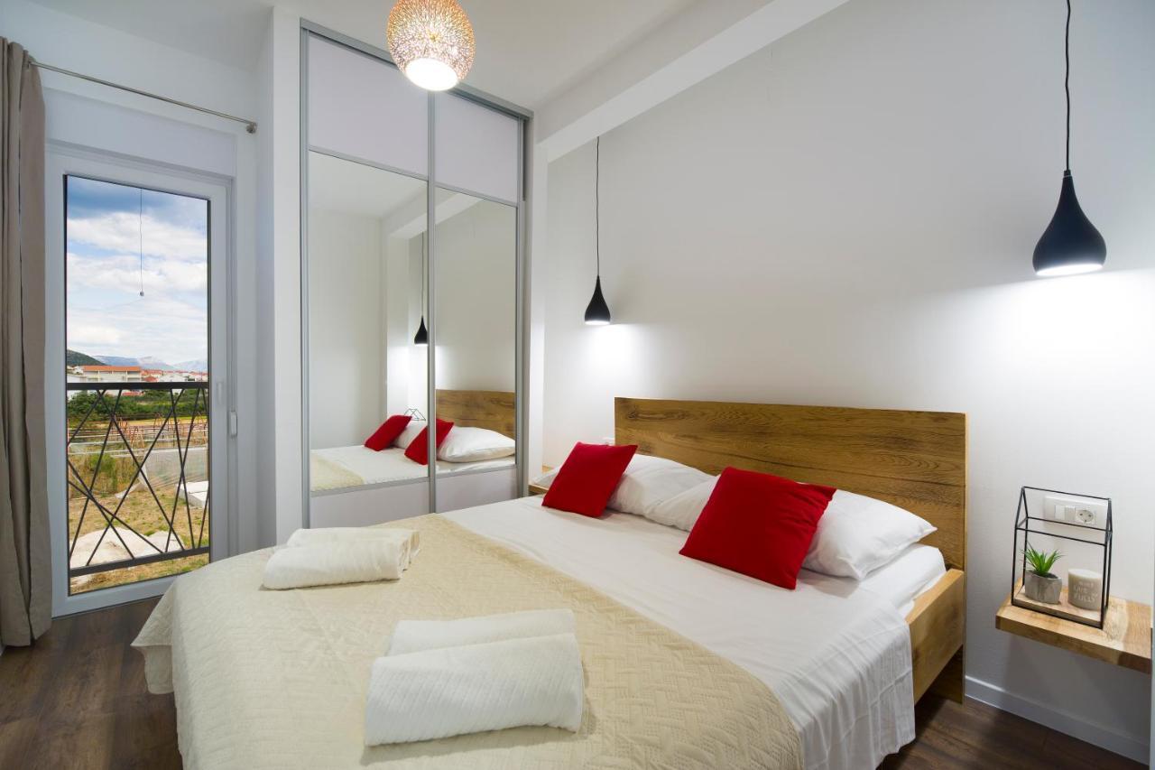 Apartments Bulli Trogir Bagian luar foto