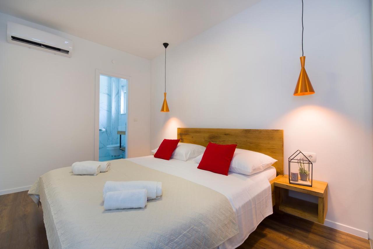 Apartments Bulli Trogir Bagian luar foto