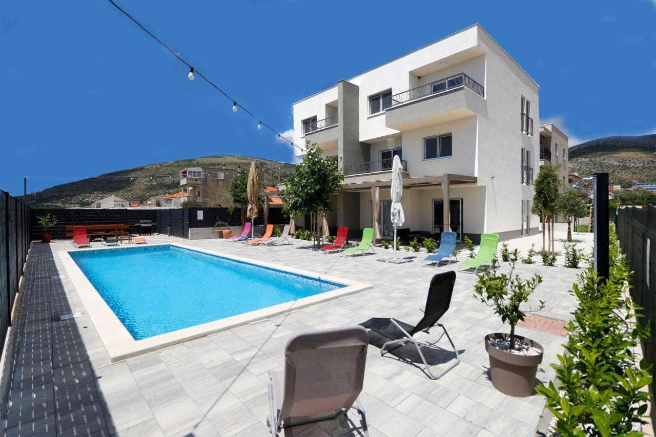 Apartments Bulli Trogir Bagian luar foto