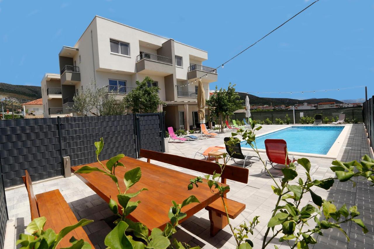 Apartments Bulli Trogir Bagian luar foto