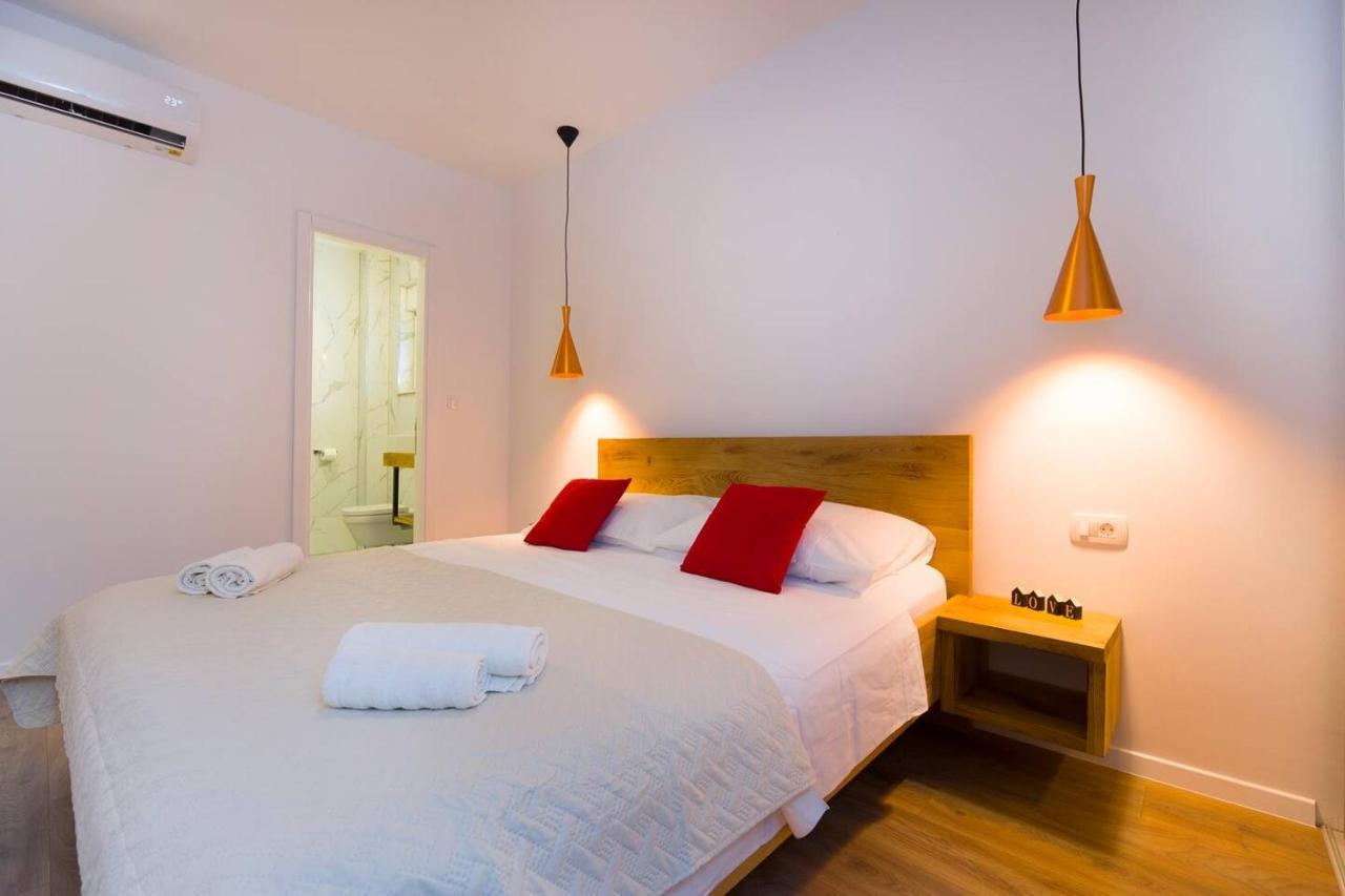 Apartments Bulli Trogir Bagian luar foto