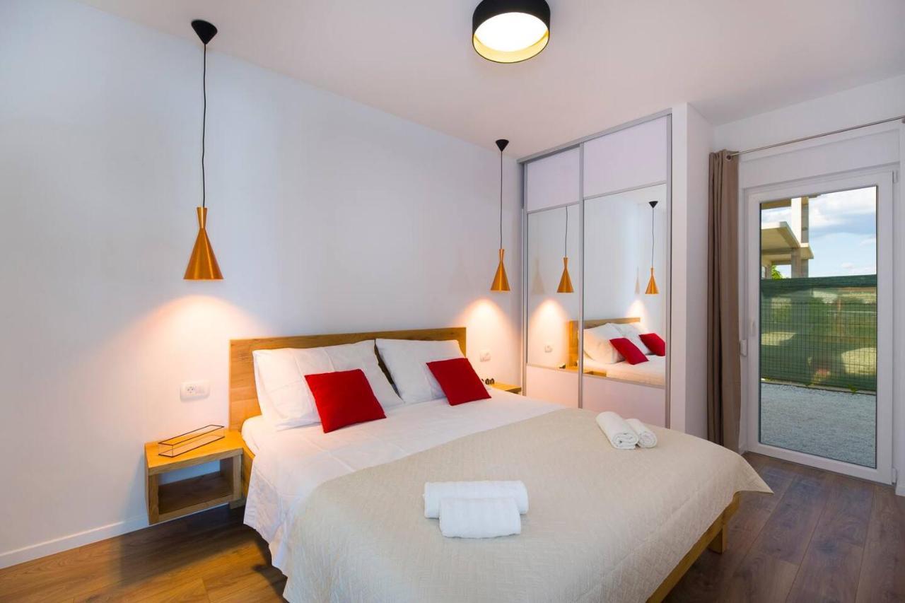 Apartments Bulli Trogir Bagian luar foto