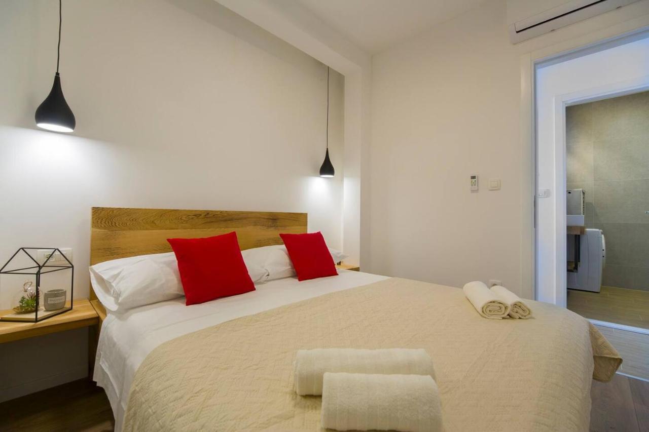 Apartments Bulli Trogir Bagian luar foto
