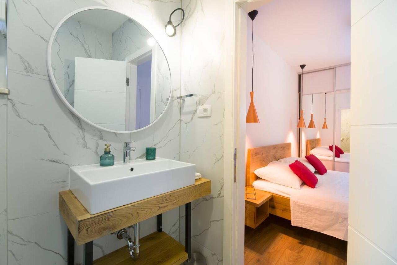 Apartments Bulli Trogir Bagian luar foto