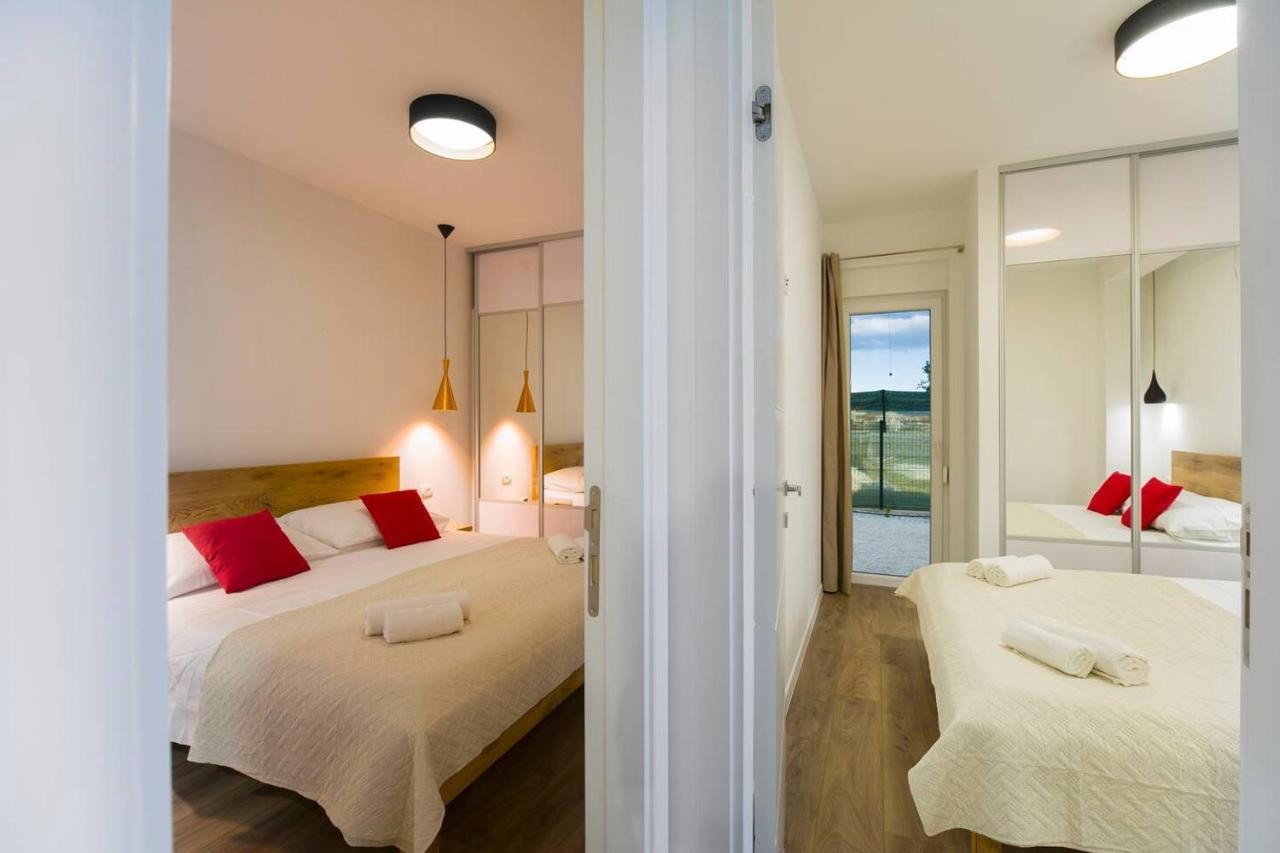 Apartments Bulli Trogir Bagian luar foto
